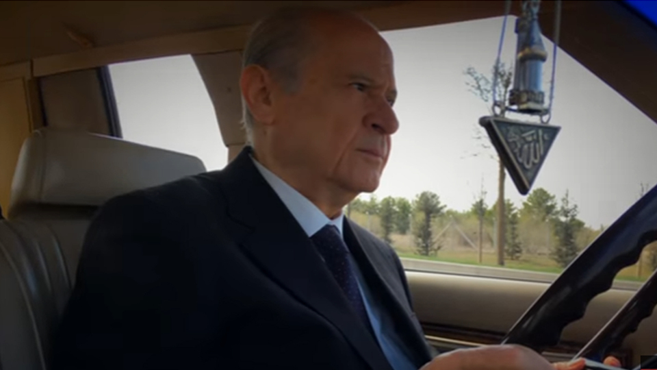 Bahçeli yeni arabasıyla Ankara turunda