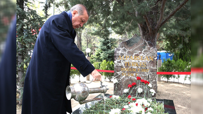 Erdoğan 'Başbuğ'un kabrinde