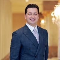 Mermercinin yüzü gülüyor