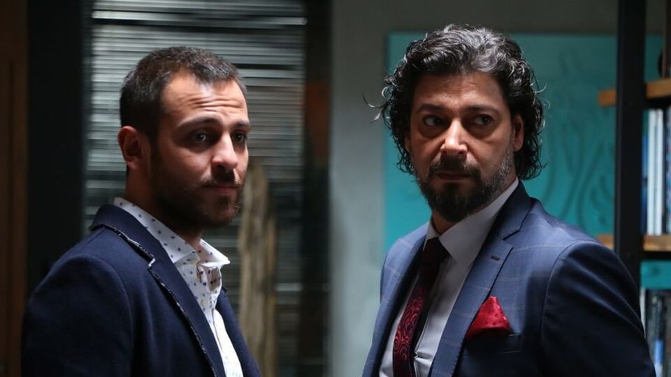 Bir Deli Sevda oyuncuları kimler?