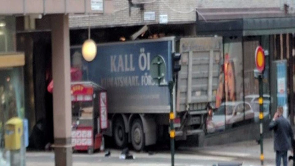 Avrupa'da yine kamyonlu terör: 3 gözaltı