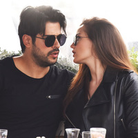 Hayranları ablukaya aldı