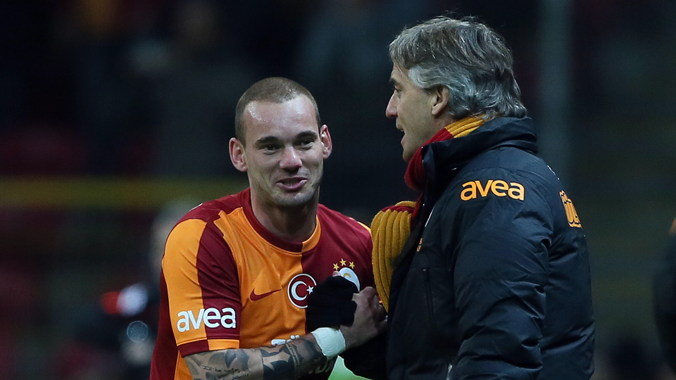 İlk transferi Sneijder!