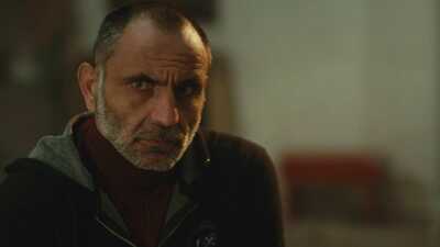 Ali'nin arası hem babasıyla hem de Derin'le bozuluyor