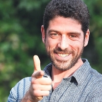 "Sen yalancı, üçkağıtçının tekisin!"