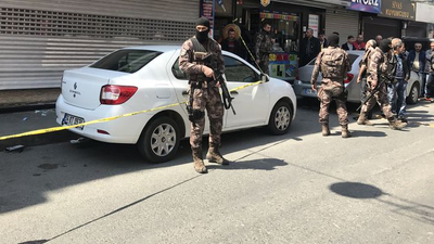 Camiden çıkan kuyumcu neye uğradığını şaşırdı! Özel harekat polisleri geldi