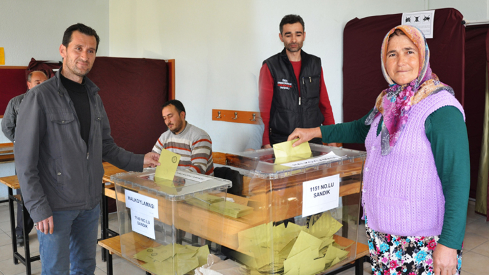 3 yıl sonra oy kullandılar