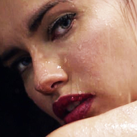 Çırılçıplak soyundu