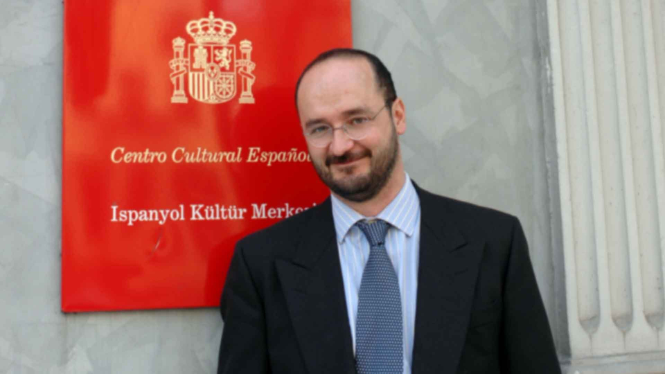 Cervantes'e 30 bin Euro'luk şok!
