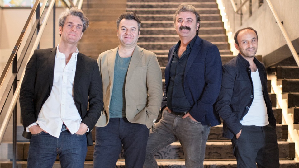 'Absürtlüğü yalınlıkla anlattık'