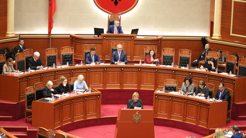 Arnavutluk'ta seçim var, aday yok!