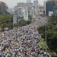 Venezuela'da yüzbinler sokakta!