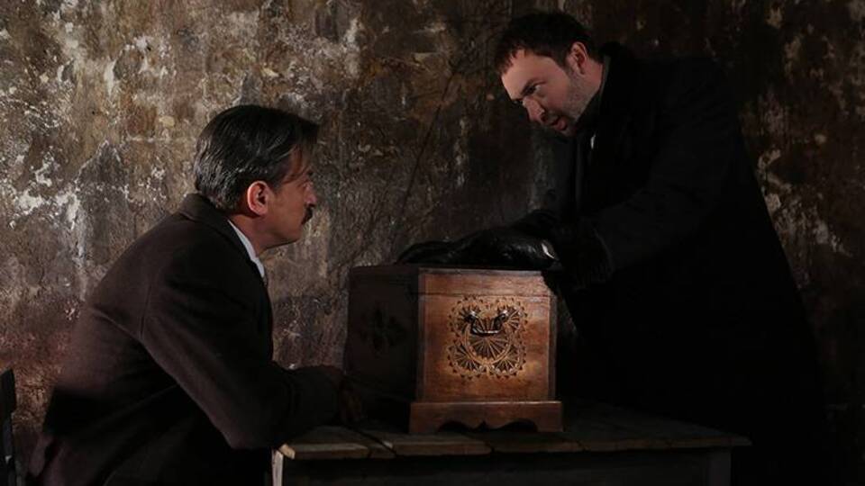 Charles Hamilton, korkunç bir plan yapıyor