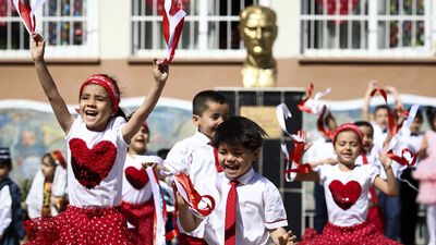 24 Nisan 2017 okullar tatil mi?