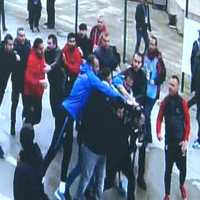 Başakşehirli futbolcular muhabirlere saldırdı