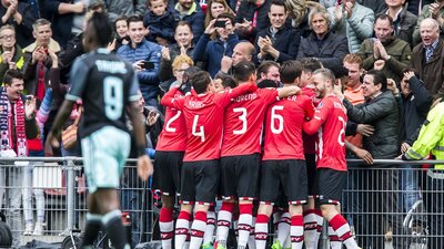 PSV-Ajax maçında ev sahibi güldü!