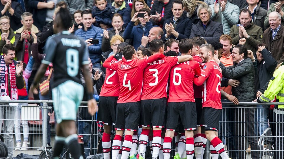 PSV-Ajax maçında ev sahibi güldü!