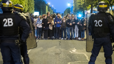 Sonuçlar belli oldu Fransızlar sokağa indi!