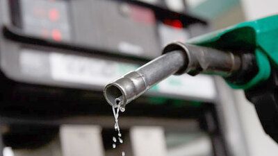 Akaryakıt satışları düşüyor