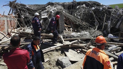 İnşaat çöktü: 1 işçi öldü, 2 işçi yaralı