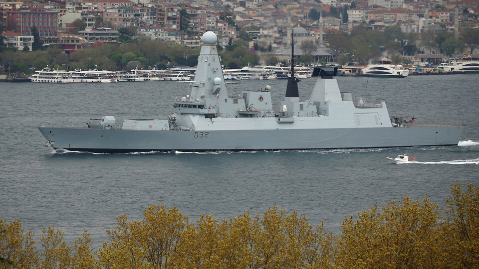 'Putin'i avlayacak' denilen savaş gemisi İstanbul Boğazı'nda!