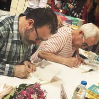 Sekiz saat boyunca imza attı!