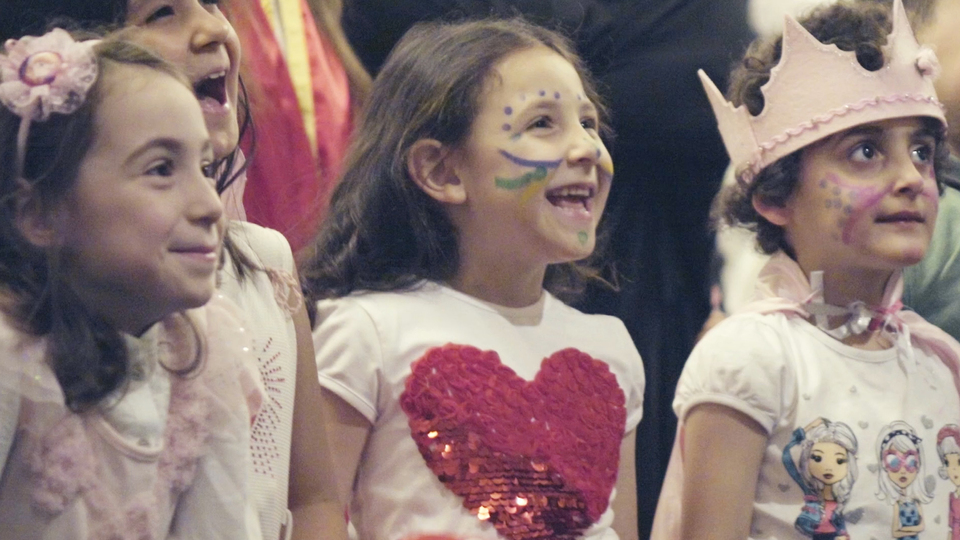 "Gülüşünde Hayat Var"