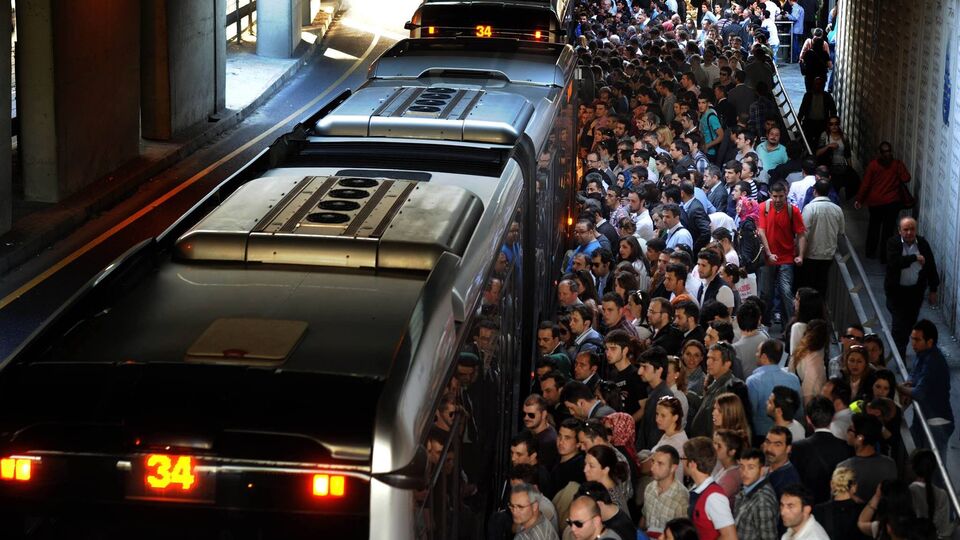 Metrobüs sapığının yaptıkları cezasız kalmadı!