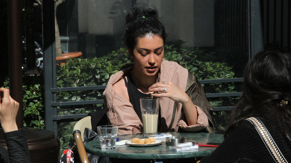 120 bin TL'lik yüzüğü gösterdi!