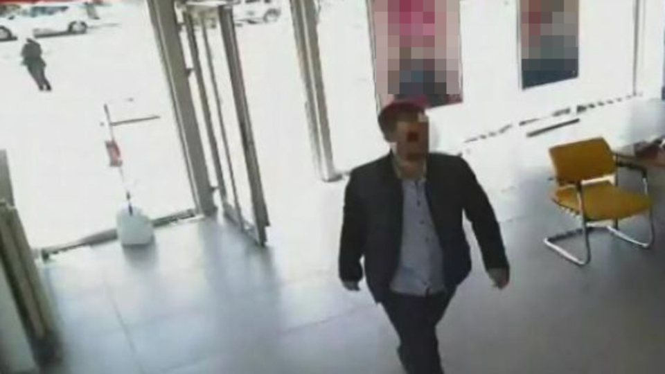 Silahla tehdit etti, 3 milyon lira havale yaptırdı