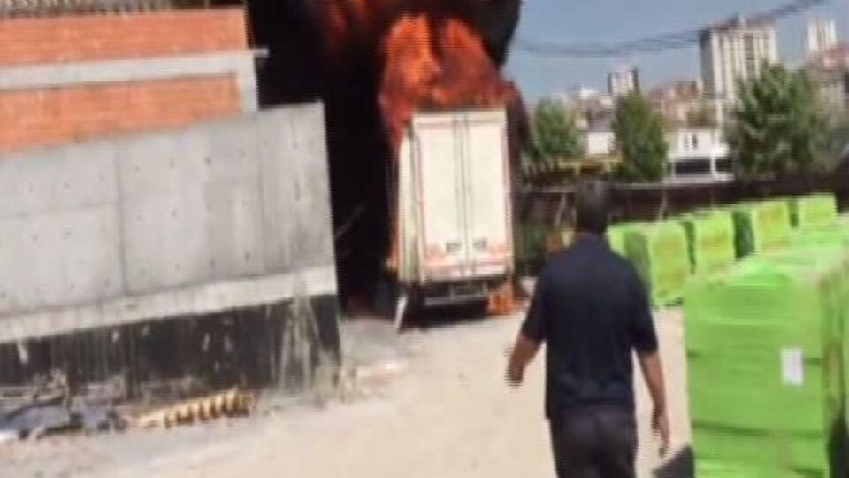 Strafor 'yanar mı, yanmaz mı?' diye test edilince...