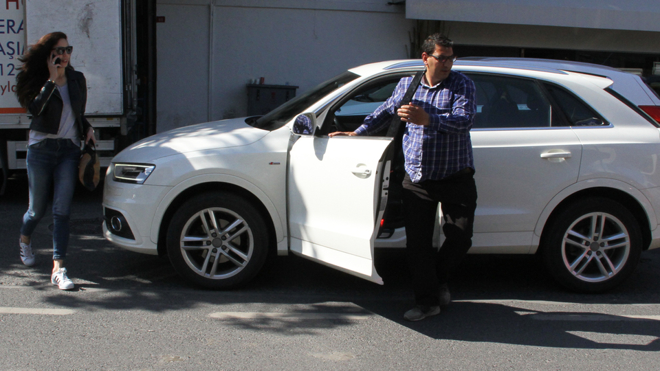 Azra, trafiği kilitledi