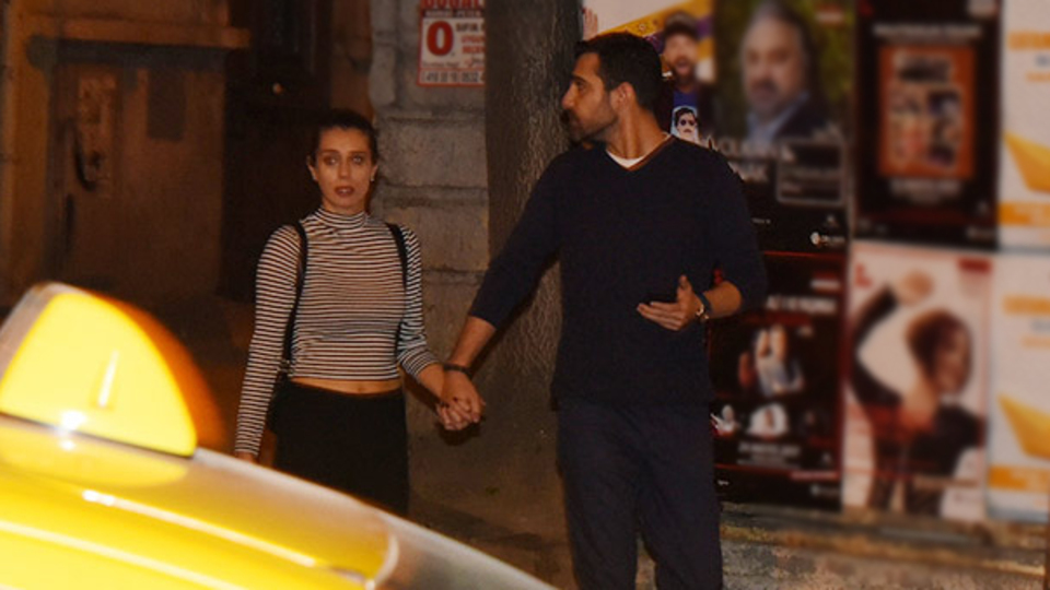 'Aşk yok' dedi, el ele yakalandı!