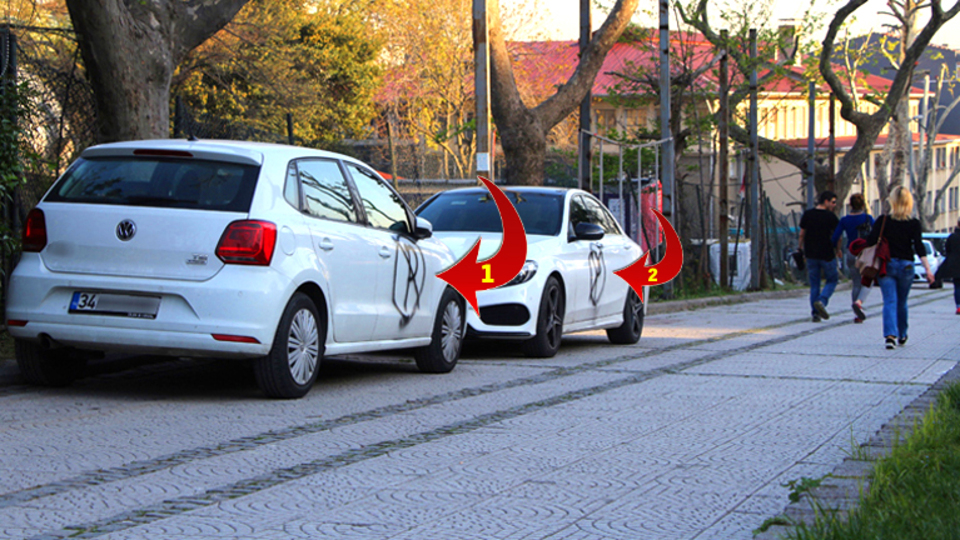 Sen misin kaldırıma park eden!