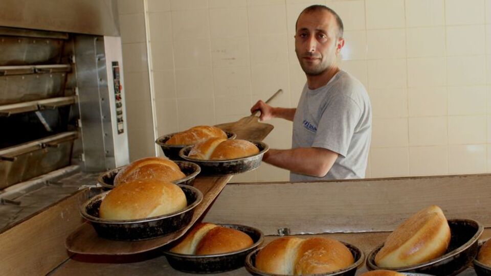 Ucuz ekmek satan fırıncıya şok