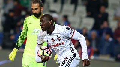 Demba Ba, golle döndü