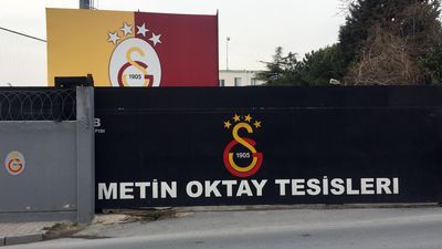 Galatasaray taraftarından Florya'da protesto