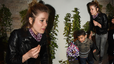 'Ayakkabılarını versene'