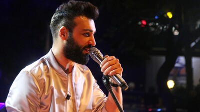 Ünlü şarkıcı hastanelik oldu