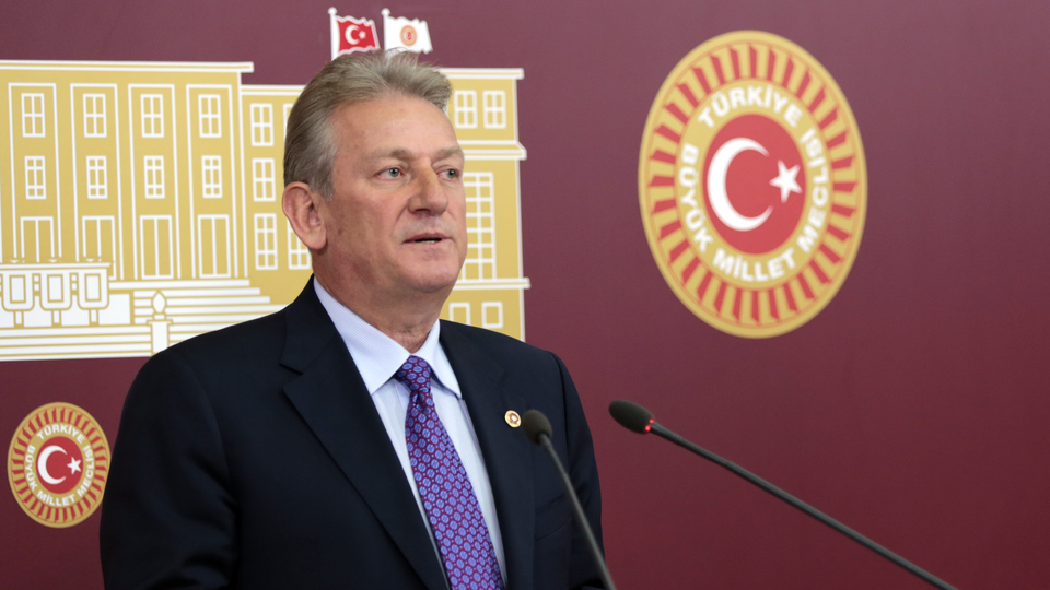 CHP'li Pekşen referandumun iptali istemiyle AYM'ye başvurdu