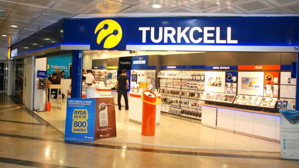 Turkcell'in ortağından flaş karar