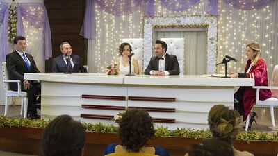 Aylin ve Hakan'ın nikahı kıyılıyor