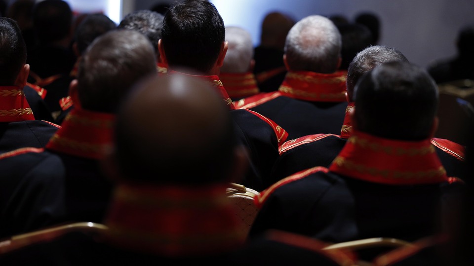 Adil Öksüz'ü serbest bırakan hakim dahil, 107 hakim ve savcıya ihraç!