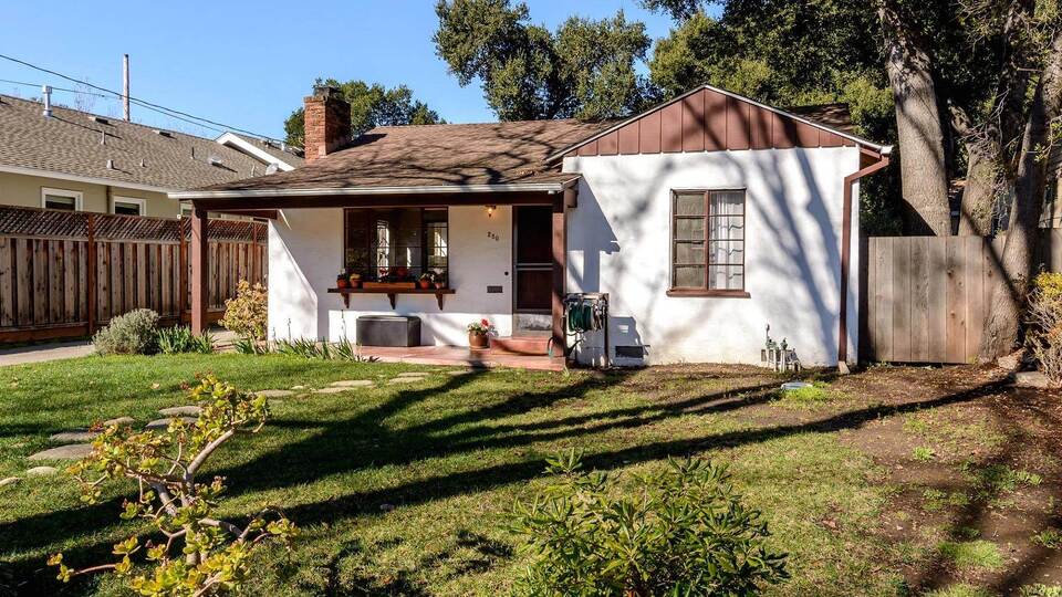 Köy evine benziyor ama fiyatı inanılmaz