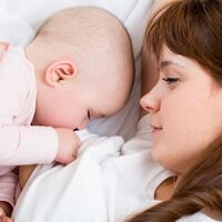 Anne sütü bebeğin ilk aşısı!