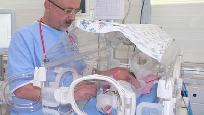 Doğumda oksijensiz kalan bebek yeniden hayata tutundu