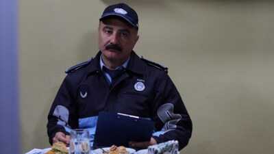 Tarık mahalleden taşınıyor