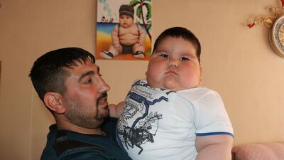 1.5 yaşındaki bebeğin doyma hissi yok! Bakın kaç kilo...