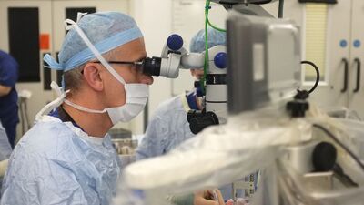 Göz ameliyatında robot cerrah devri