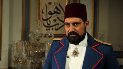 Osman Paşa, düşmanla iş birliği yaptığı iddiasıyla karşı karşıya